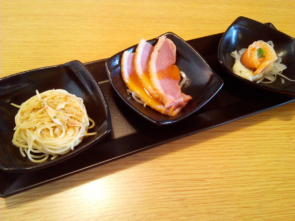 51街日式炸豬排和洋料理：【安南區】５１街日式炸豬排和洋料理。喀滋喀滋超厚實炸里肌豬排吃起來好過癮