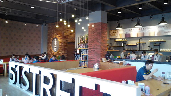 51街日式炸豬排和洋料理：【安南區】５１街日式炸豬排和洋料理。喀滋喀滋超厚實炸里肌豬排吃起來好過癮