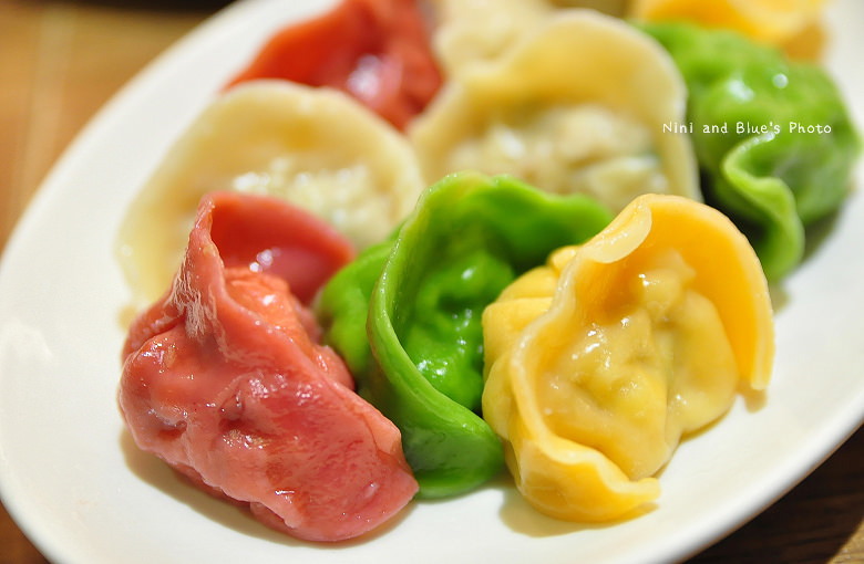 公益路麵店豪煮藝水餃牛肉麵12