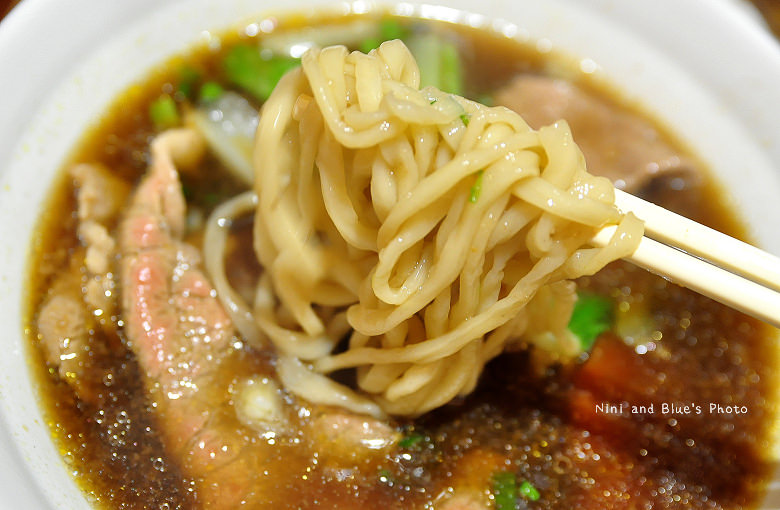 公益路麵店豪煮藝水餃牛肉麵30