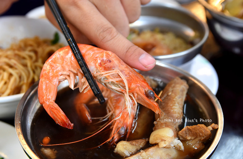 逢甲小吃天補藥膳鮮蝦排骨白木耳湯20 逢甲小吃天補藥膳鮮蝦排骨白木耳湯20