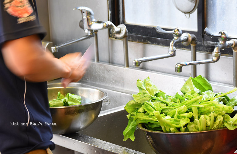 逢甲小吃天補藥膳鮮蝦排骨白木耳湯10 逢甲小吃天補藥膳鮮蝦排骨白木耳湯10
