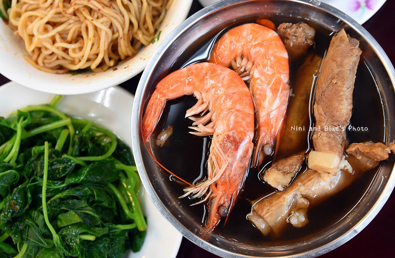 逢甲小吃天補藥膳鮮蝦排骨白木耳湯19 逢甲小吃天補藥膳鮮蝦排骨白木耳湯19