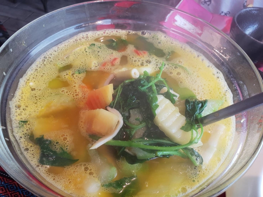 【花蓮.新城】慕名無菜單原住民料理。一人$650套餐超彭湃+自釀小米酒。寵物友善餐廳