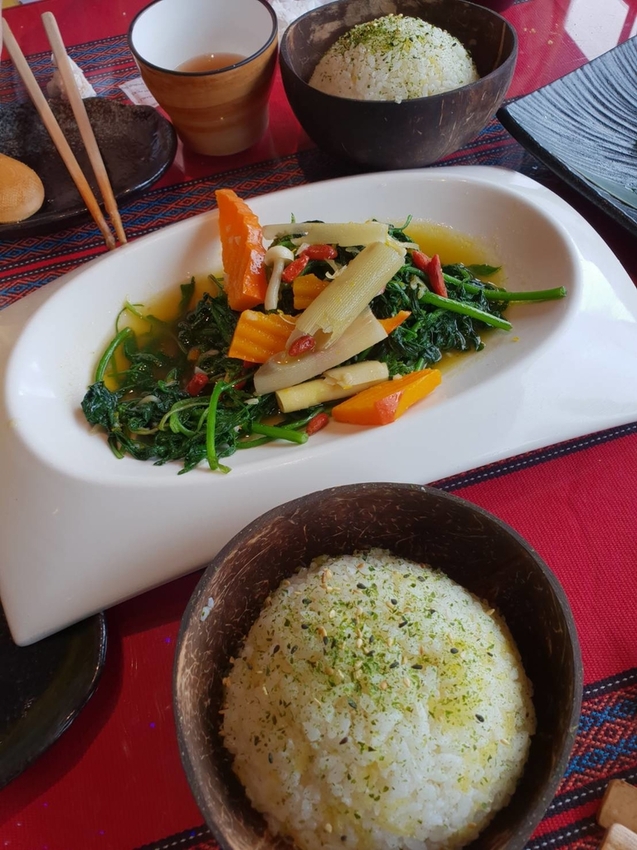 【花蓮.新城】慕名無菜單原住民料理。一人$650套餐超彭湃+自釀小米酒。寵物友善餐廳