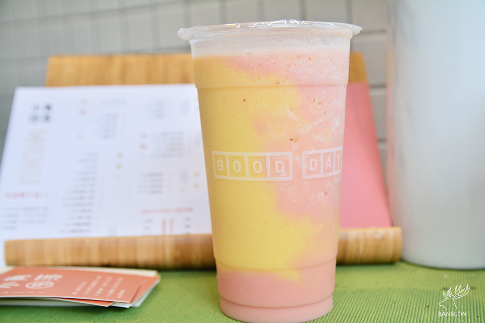 小角落木瓜牛奶-可愛果汁店的紫米牛奶與芒果西瓜特調-新店線景美站美食 TAI_4347