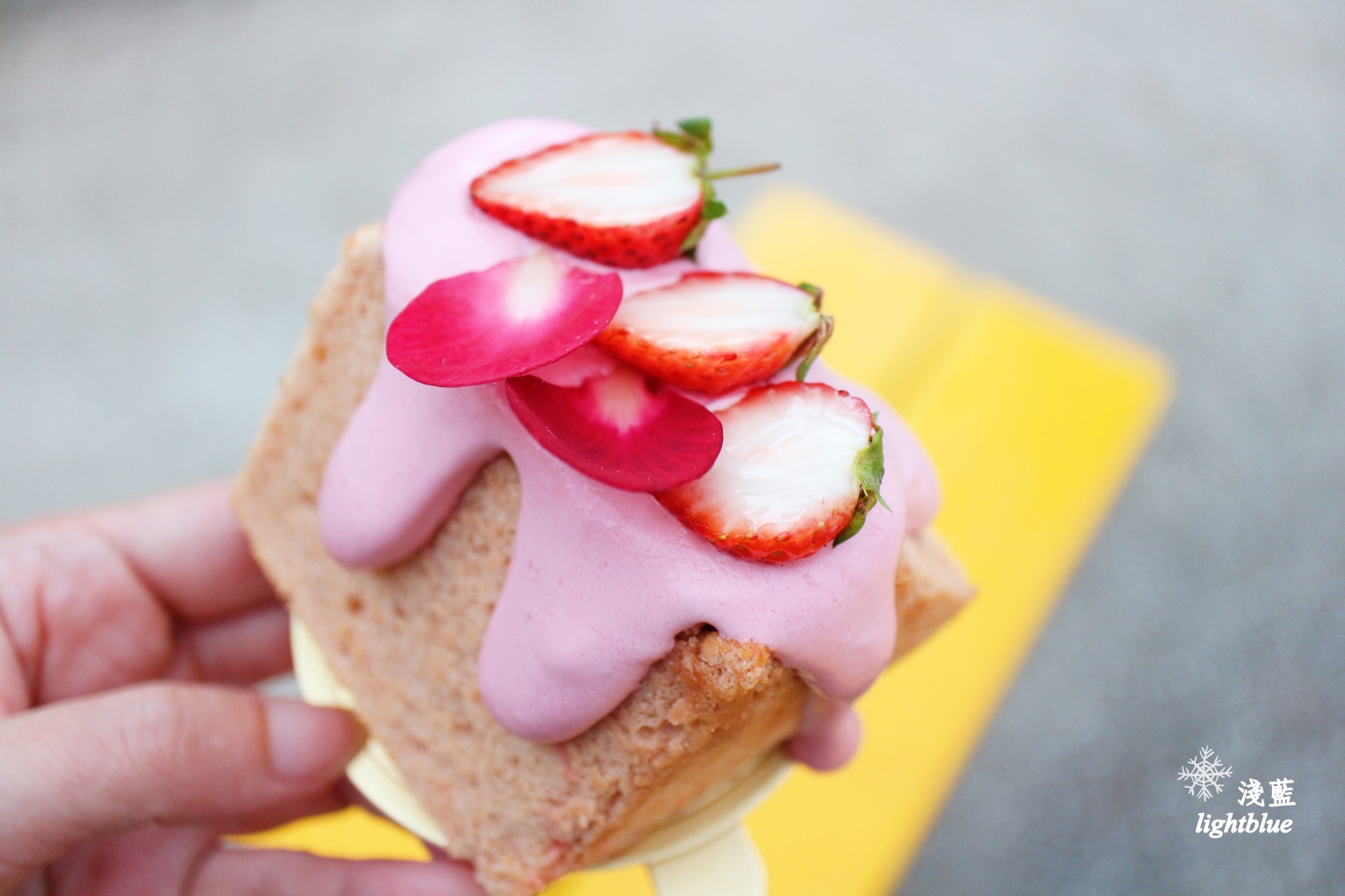 [ 民生社區美食 ] 淺藍 × BOKA～二訪草莓季，來吃美美的花圈與草莓戚風