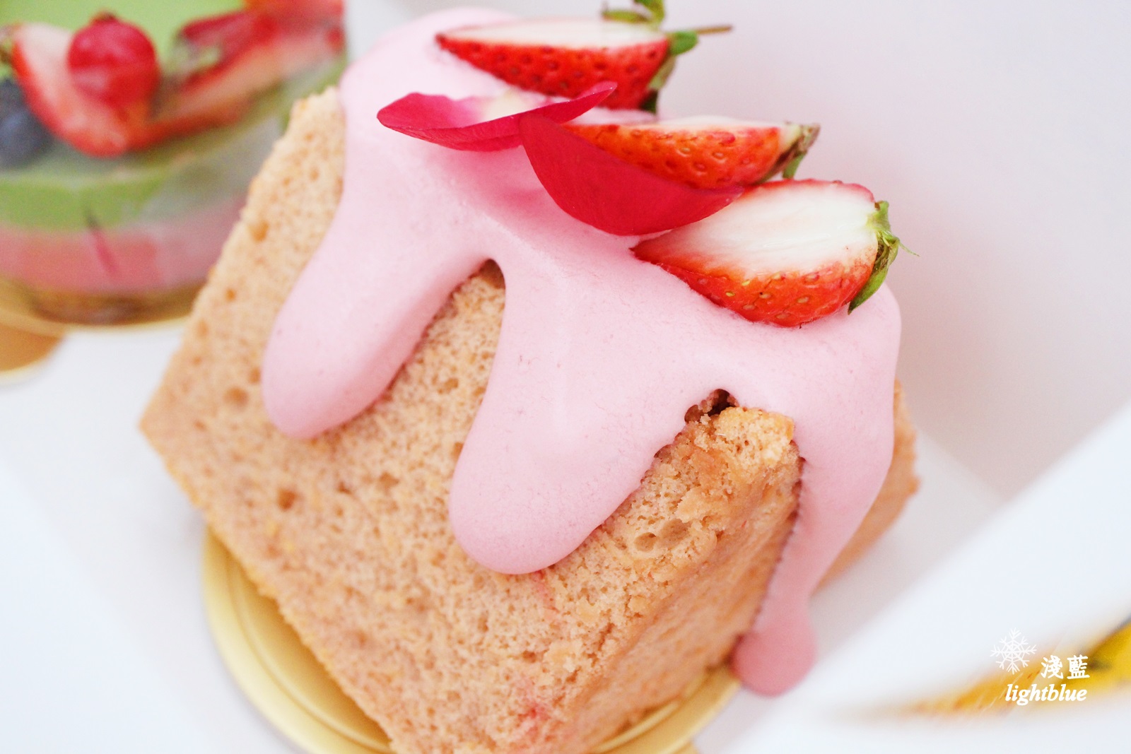 [ 民生社區美食 ] 淺藍 × BOKA～二訪草莓季，來吃美美的花圈與草莓戚風