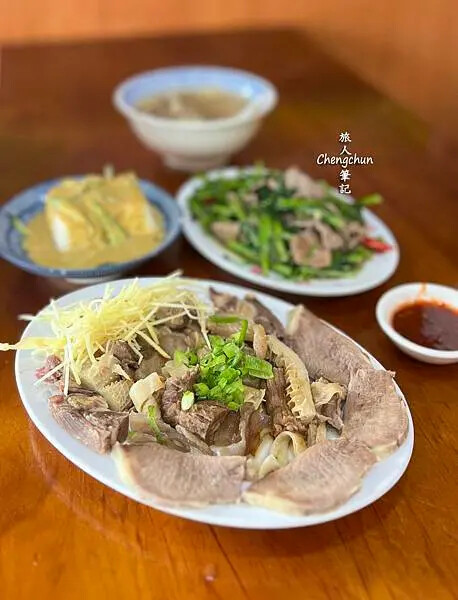 台北市南港美食【金春發牛肉店】百年老店清燉牛肉麵。