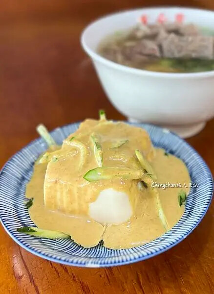 台北市南港美食【金春發牛肉店】百年老店清燉牛肉麵。