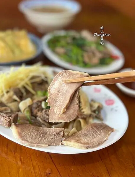 台北市南港美食【金春發牛肉店】百年老店清燉牛肉麵。