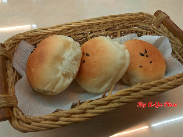 尊客平價牛排(中華店)：【臺南Ω北區】尊客平價牛排（中華總店）。大分量雙拼，飲料、濃湯無限供應，還有小朋友最愛的兒童遊戲區