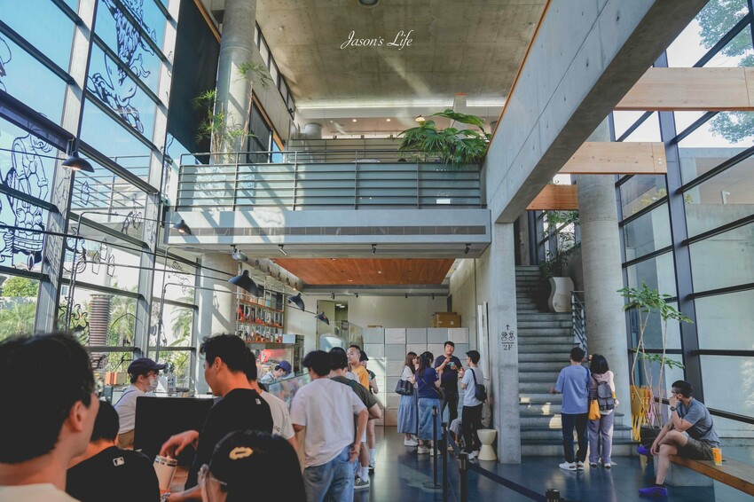 台南必吃冰店推薦！NINAO Gelato 蜷尾家，經典冰淇淋、3層樓清水模建築必拍。