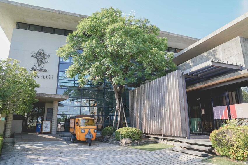 台南必吃冰店推薦！NINAO Gelato 蜷尾家，經典冰淇淋、3層樓清水模建築必拍。