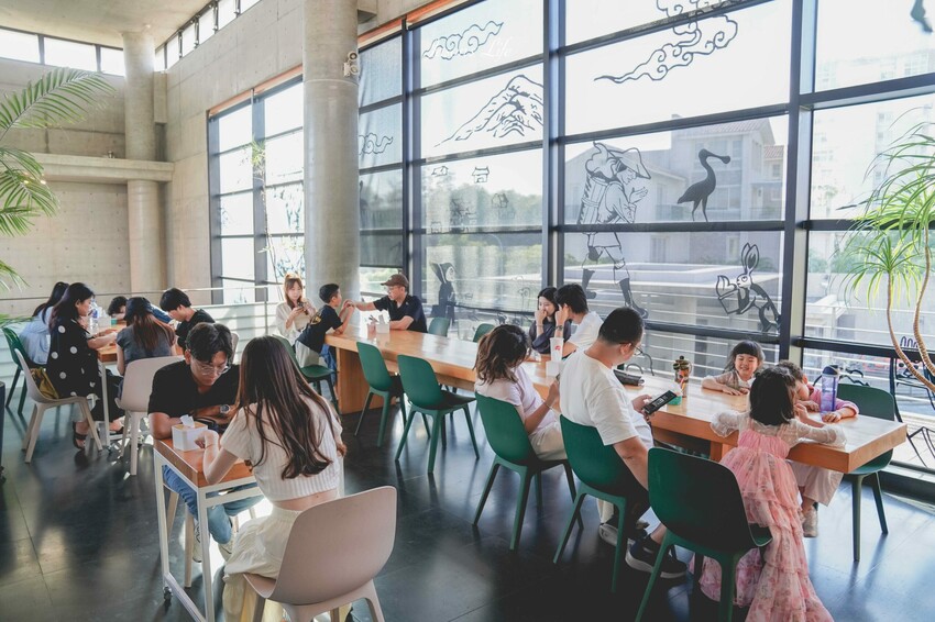 台南必吃冰店推薦！NINAO Gelato 蜷尾家，經典冰淇淋、3層樓清水模建築必拍。