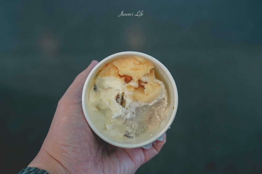 台南必吃冰店推薦！NINAO Gelato 蜷尾家，經典冰淇淋、3層樓清水模建築必拍。