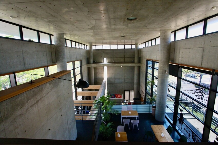 台南市安平區N吃。台南市｜安平區。「INAO Gelato 蜷尾家 經典冰淇淋」台南最知名冰淇淋店安平分店，熱爆了來挑高整棟清