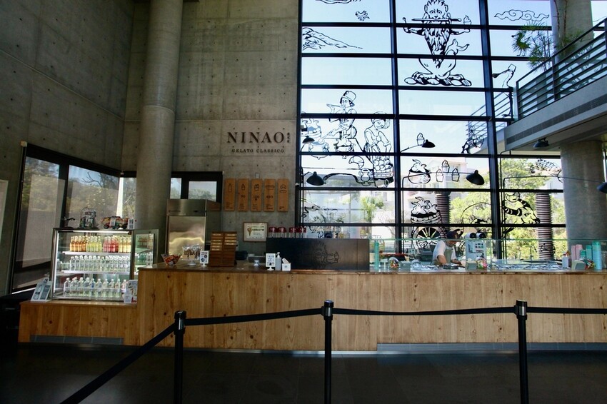 台南市安平區N吃。台南市｜安平區。「INAO Gelato 蜷尾家 經典冰淇淋」台南最知名冰淇淋店安平分店，熱爆了來挑高整棟清