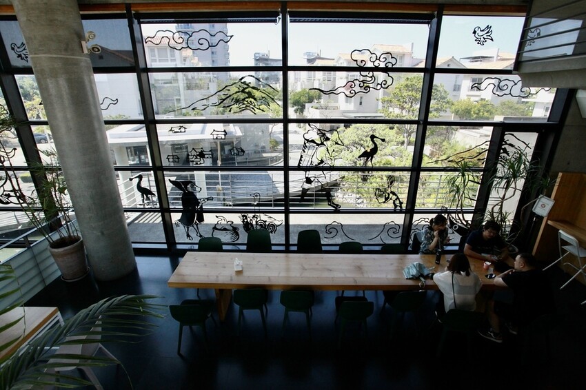 台南市安平區N吃。台南市｜安平區。「INAO Gelato 蜷尾家 經典冰淇淋」台南最知名冰淇淋店安平分店，熱爆了來挑高整棟清