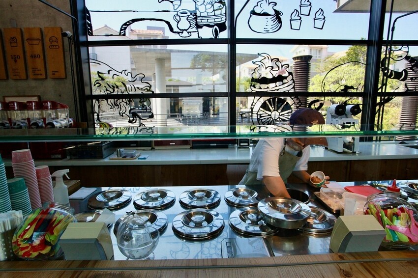 台南市安平區N吃。台南市｜安平區。「INAO Gelato 蜷尾家 經典冰淇淋」台南最知名冰淇淋店安平分店，熱爆了來挑高整棟清