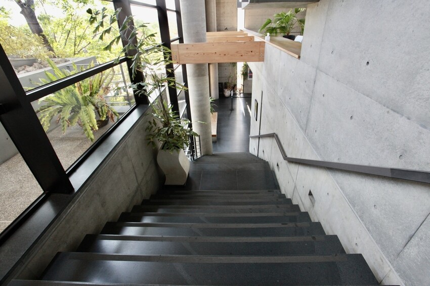 台南市安平區N吃。台南市｜安平區。「INAO Gelato 蜷尾家 經典冰淇淋」台南最知名冰淇淋店安平分店，熱爆了來挑高整棟清