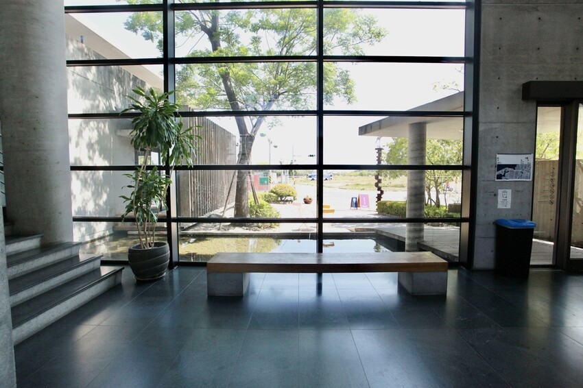 台南市安平區N吃。台南市｜安平區。「INAO Gelato 蜷尾家 經典冰淇淋」台南最知名冰淇淋店安平分店，熱爆了來挑高整棟清