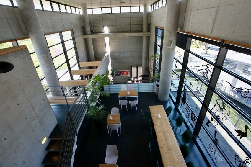 台南市安平區N吃。台南市｜安平區。「INAO Gelato 蜷尾家 經典冰淇淋」台南最知名冰淇淋店安平分店，熱爆了來挑高整棟清