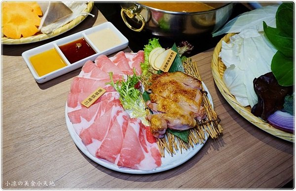 青森鍋物：台中火鍋推薦』青森鍋物║日式頂級鍋物，全新超人氣雙人套餐超值$788登場，慢熬雞湯鍋，完全提煉出雞的精華呀！