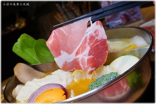 青森鍋物：台中火鍋推薦』青森鍋物║日式頂級鍋物，全新超人氣雙人套餐超值$788登場，慢熬雞湯鍋，完全提煉出雞的精華呀！