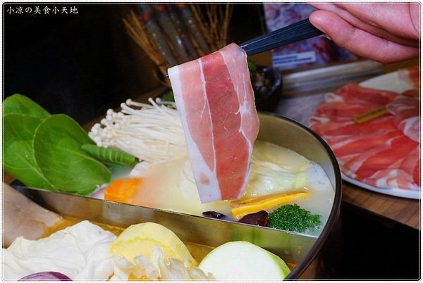 青森鍋物：台中火鍋推薦』青森鍋物║日式頂級鍋物，全新超人氣雙人套餐超值$788登場，慢熬雞湯鍋，完全提煉出雞的精華呀！