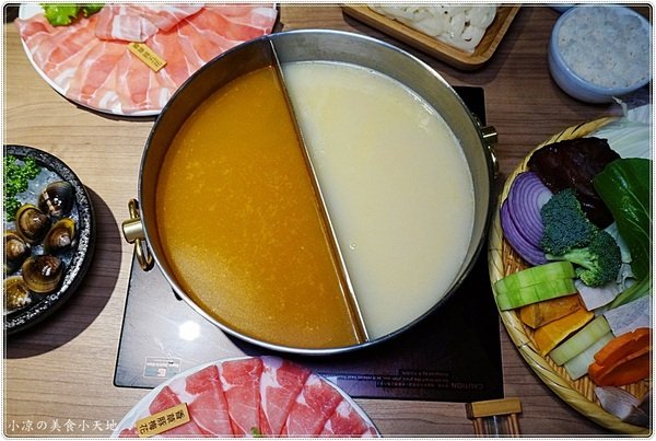 青森鍋物：台中火鍋推薦』青森鍋物║日式頂級鍋物，全新超人氣雙人套餐超值$788登場，慢熬雞湯鍋，完全提煉出雞的精華呀！