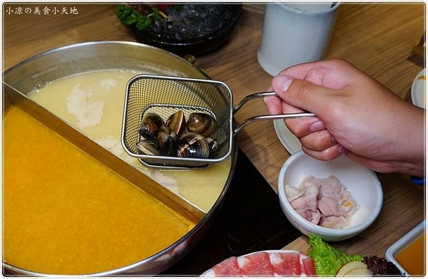 青森鍋物：台中火鍋推薦』青森鍋物║日式頂級鍋物，全新超人氣雙人套餐超值$788登場，慢熬雞湯鍋，完全提煉出雞的精華呀！