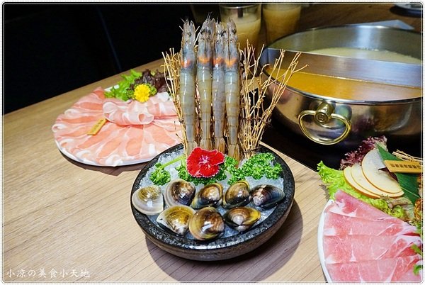 青森鍋物：台中火鍋推薦』青森鍋物║日式頂級鍋物，全新超人氣雙人套餐超值$788登場，慢熬雞湯鍋，完全提煉出雞的精華呀！