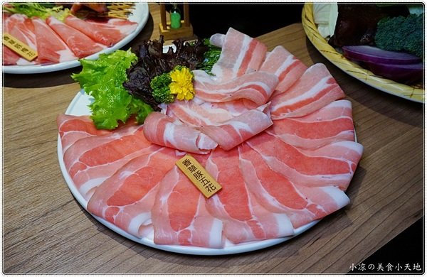 青森鍋物：台中火鍋推薦』青森鍋物║日式頂級鍋物，全新超人氣雙人套餐超值$788登場，慢熬雞湯鍋，完全提煉出雞的精華呀！