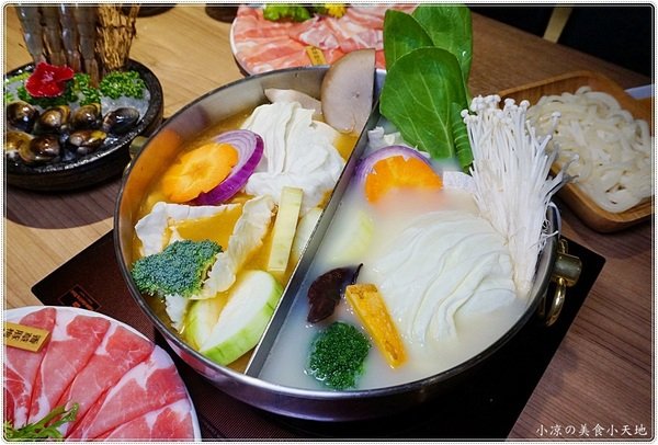 青森鍋物：台中火鍋推薦』青森鍋物║日式頂級鍋物，全新超人氣雙人套餐超值$788登場，慢熬雞湯鍋，完全提煉出雞的精華呀！