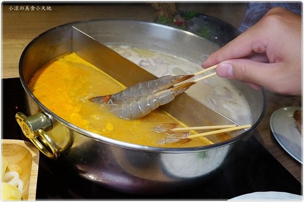 青森鍋物：台中火鍋推薦』青森鍋物║日式頂級鍋物，全新超人氣雙人套餐超值$788登場，慢熬雞湯鍋，完全提煉出雞的精華呀！