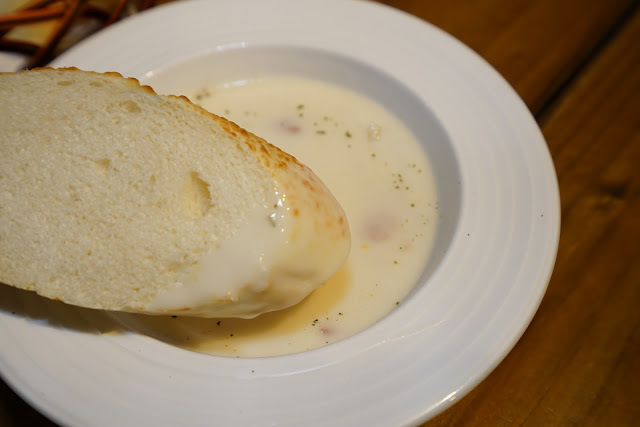 [食記] 新竹湖口。山丘上景觀咖啡館。希臘風格的浪漫夜景晚餐 約會餐廳、家庭聚餐推薦!