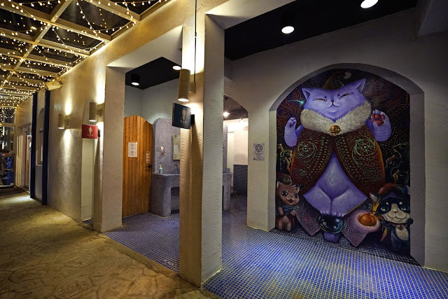 [食記] 新竹湖口。山丘上景觀咖啡館。希臘風格的浪漫夜景晚餐 約會餐廳、家庭聚餐推薦!