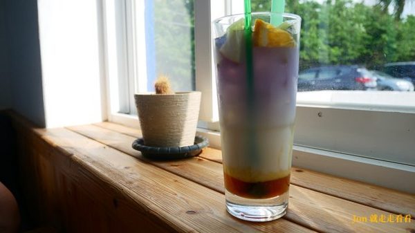 山丘上景觀咖啡館：【新竹 湖口】【景觀餐廳】【山丘上景觀咖啡館】海琴海風格景觀餐廳(菜單)