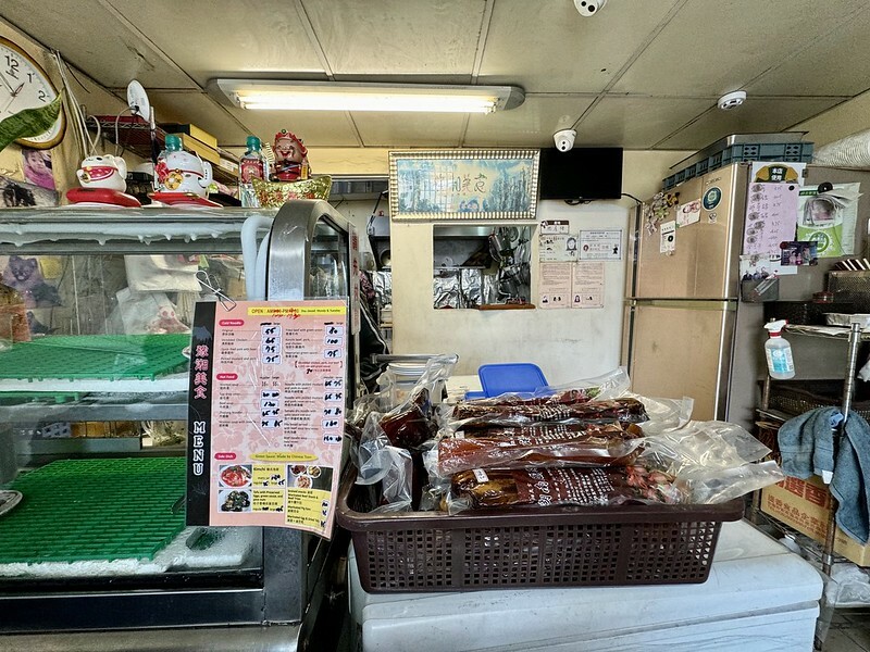 高雄市左營區高雄美食|左營眷村美食老店「豫湘美食」,一碗讓人回味的「牛肉泡饃」。(左營美食/蓮池潭美食)