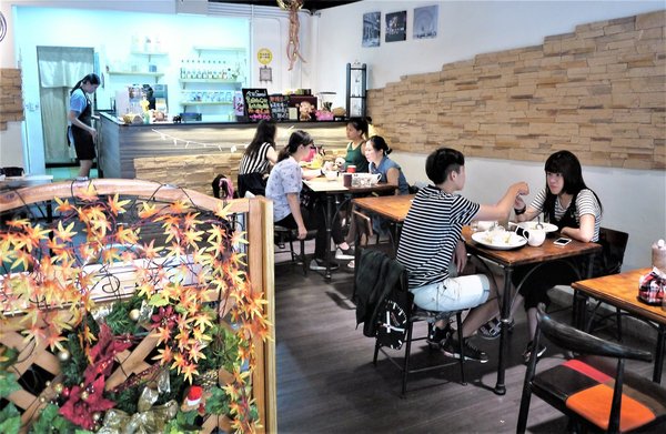 夏一棧：【新北板橋早午餐】夏一棧brunch café  溫馨早午餐 | 紐澳牛肉起司堡大口吃 | 熱拿鐵拉花 | wifi | 不限時、免費插座