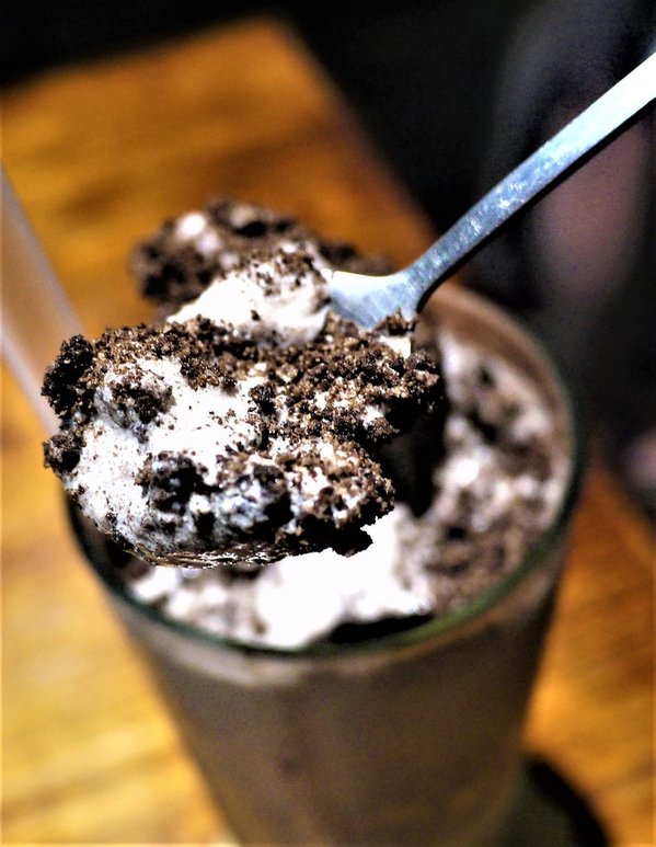 夏一棧：【新北板橋早午餐】夏一棧brunch café  溫馨早午餐 | 紐澳牛肉起司堡大口吃 | 熱拿鐵拉花 | wifi | 不限時、免費插座