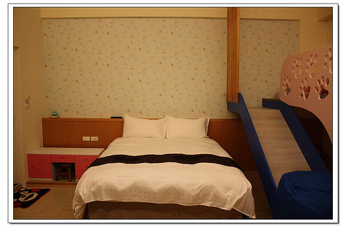 《幸福行》宜蘭冬山‧夜泊.梅花鹿渡假民宿 親子房溜滑梯上下舖