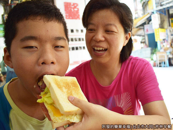 芳林早餐10-無法一口咬的厚度.JPG