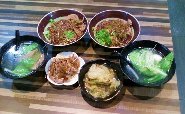 陳鐵心拌拌麵豬肝湯(國泰店)：傳承許久的平民小吃--陳鐵心 拌拌麵.豬肝湯(國泰店)体驗心得