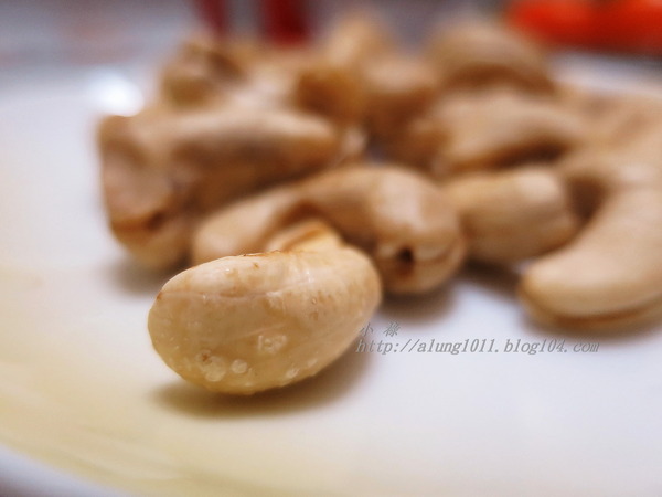 零食雙響炮『蝦叔叔』、『腰果妹』