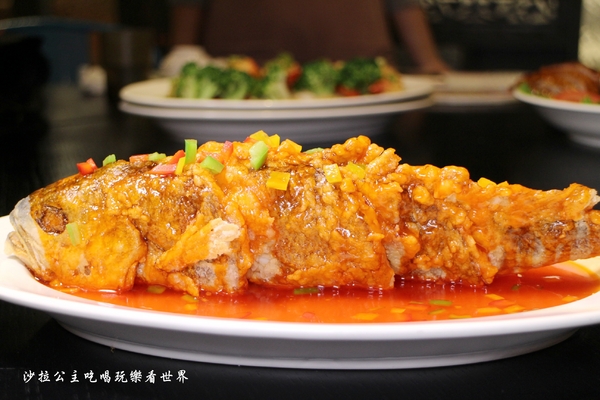 茶騷有味香港茶餐廳:三重港式料理/年菜可外帶『茶騷有味香港茶餐廳』金牌脆皮雞/捷運菜寮站