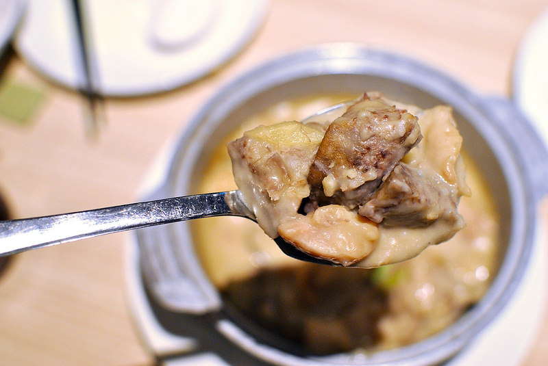 【三重港式】茶騷有味香港茶餐廳｜菜寮站港式料理、平民美食、香港就是這個味！芋頭控必點滑雞煲、招牌多汁脆皮雞｜寵物友善、平日不限時｜20161006更新