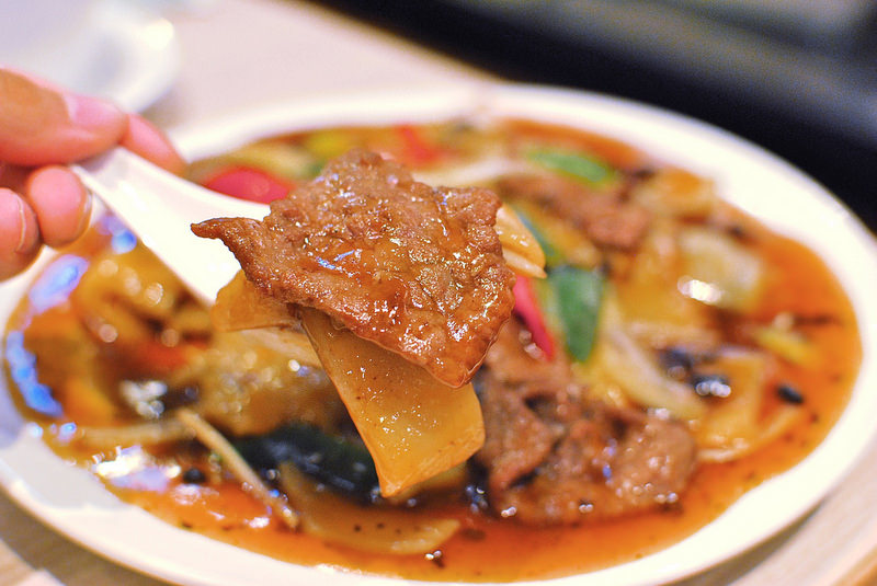 【三重港式】茶騷有味香港茶餐廳｜菜寮站港式料理、平民美食、香港就是這個味！芋頭控必點滑雞煲、招牌多汁脆皮雞｜寵物友善、平日不限時｜20161006更新