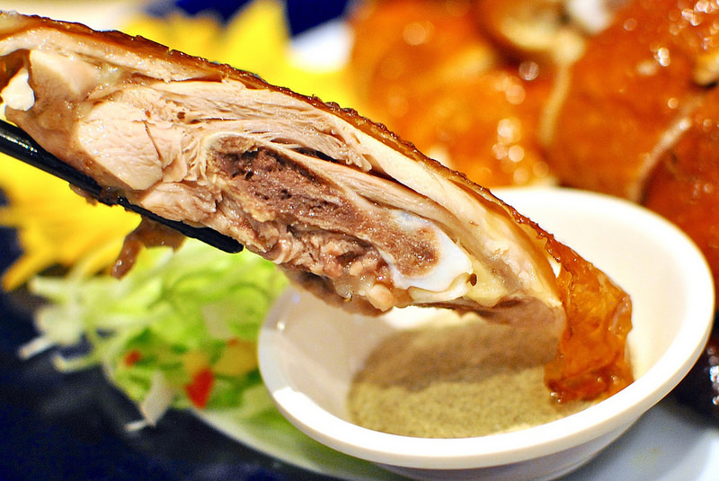 【三重港式】茶騷有味香港茶餐廳｜菜寮站港式料理、平民美食、香港就是這個味！芋頭控必點滑雞煲、招牌多汁脆皮雞｜寵物友善、平日不限時｜20161006更新